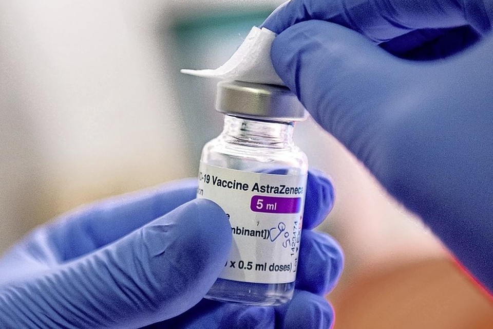 Lezers zijn huiverig voor het AstraZeneca-vaccin.
