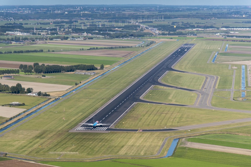 De Polderbaan van luchthaven Schiphol.