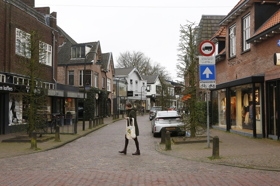 De Nieuweweg in Laren: hier gevestigde winkeliers kwamen met het idee voor een extra koopzondag.