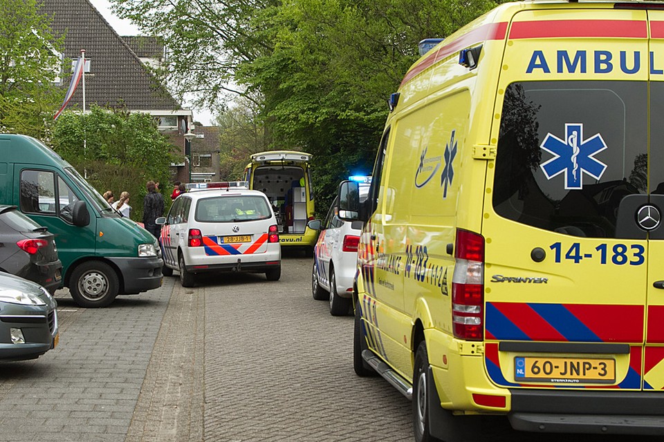 Geslaagde reanimatie door buurman op Lambertsveen in Eemnes. Foto Caspar Huurdeman
