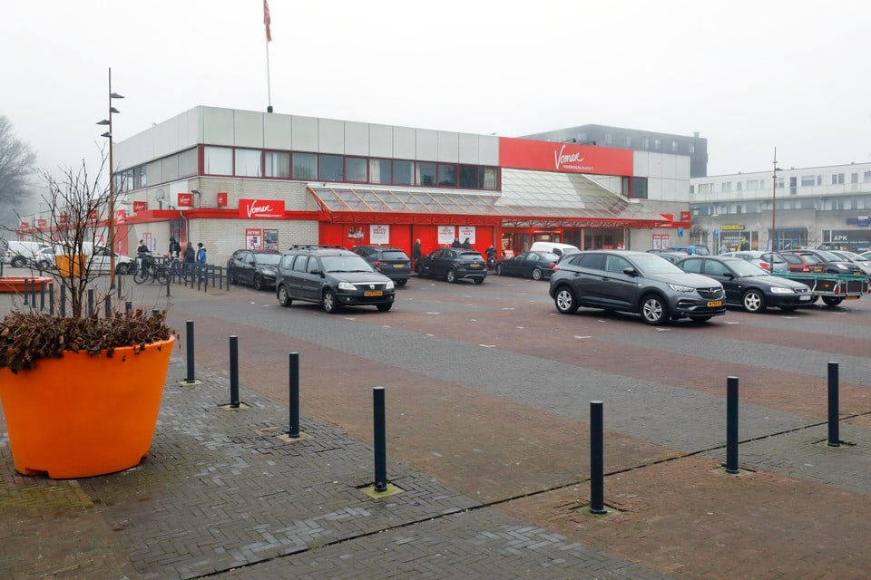 De parkeerplaats bij de Vomar aan de Kennemerlaan in IJmuiden.