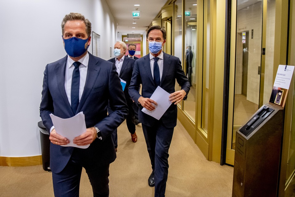 Demissionair premier Mark Rutte gaf zaterdag met zorgminister Hugo de Jonge en Jaap van Dissel van het RIVM een persconferentie.
