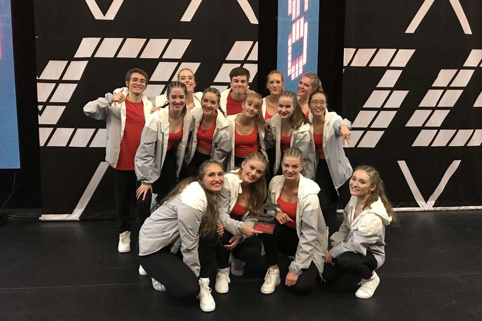 De wedstrijddansers van Marjoleins Dance Studio uit Hilversum zijn Nederlands Kampioen geworden.