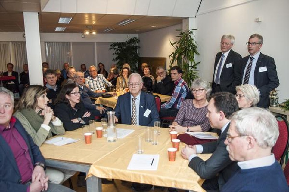 Een bewonersbijeenkomst in Spaarndam over de herindeling.