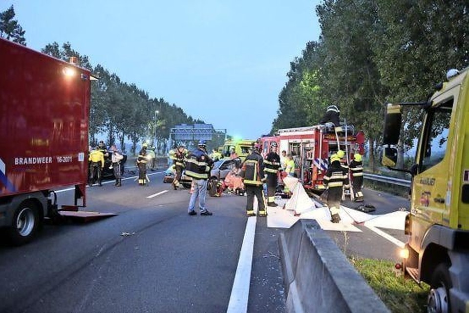 Chaos op de A44 vlak na het fatale ongeval.