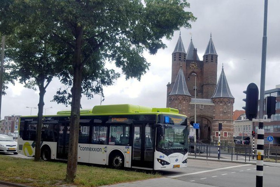Bus 2 rijdt nu via Lange Herenvest, Gedempte Herensingel en Amsterdamsevaart.