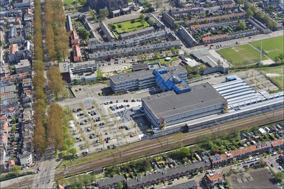 Het voormalige EKP-terrein aan de Westergracht (links).