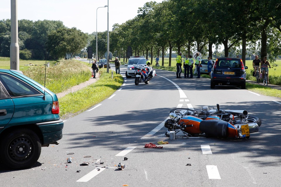Motorrijder gewond op Gooilandseweg in Weesp / foto Studio Kastermans