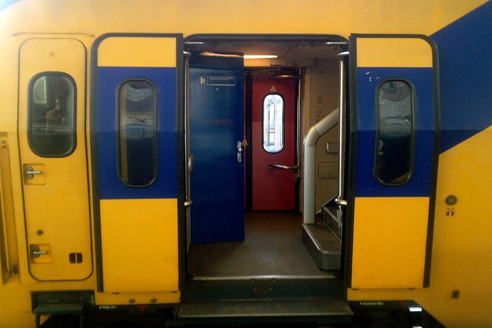 Treinverkeer tussen Haarlem en Amsterdam plat door defecte spoorbrug. Foto Internetredactie
