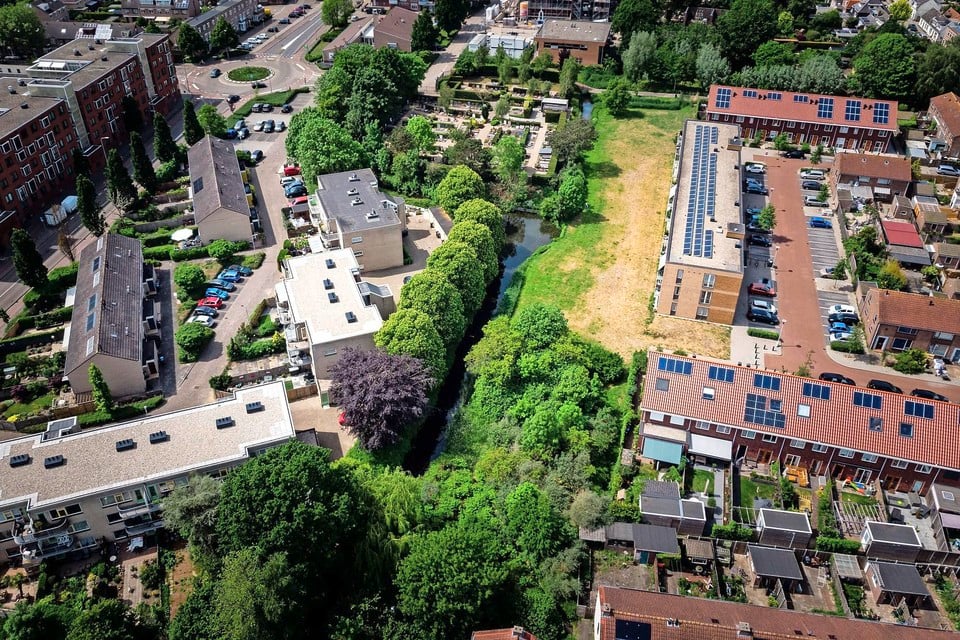 Een deel van het toekomstige langgerekte Park Rozendaal dat straks loopt van de Moskee en de katholieke begraafplaats (midden boven) tot aan de Sportlaan.