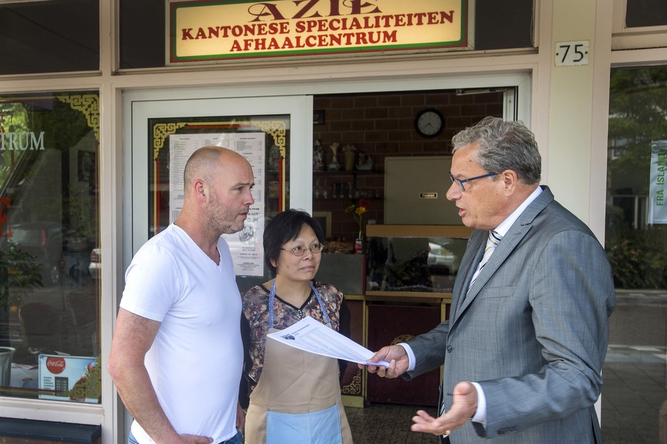 Mark Hofmans, Joanne Leung en loco-burgemeester Raymond van Haeften.