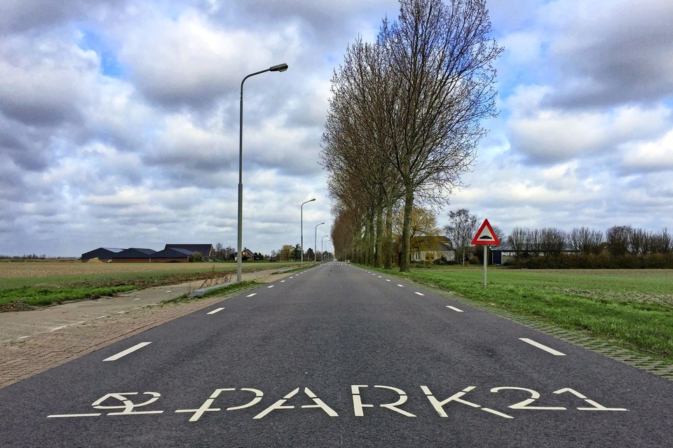 De grens van Park21 wordt op het wegdek aangegeven.