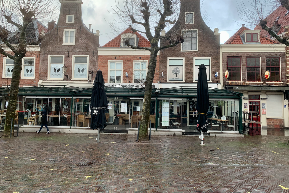 Ook de horeca aan de Haarlemse Botermarkt is al 2,5 maand gesloten.