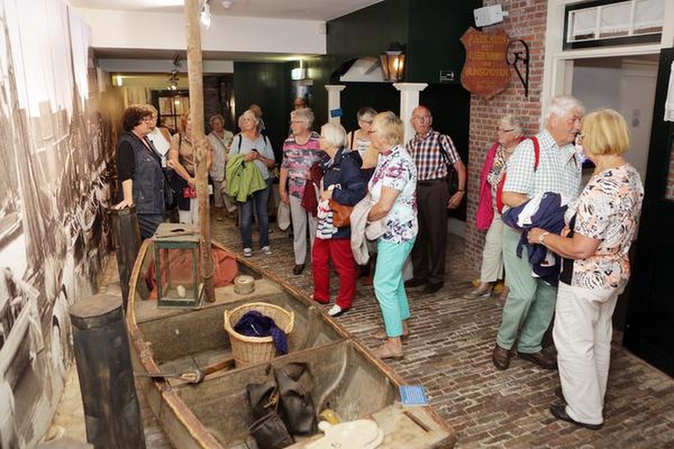 Volop belangstelling van toeristen voor klederdracht- en visserijmuseum Spakenburg