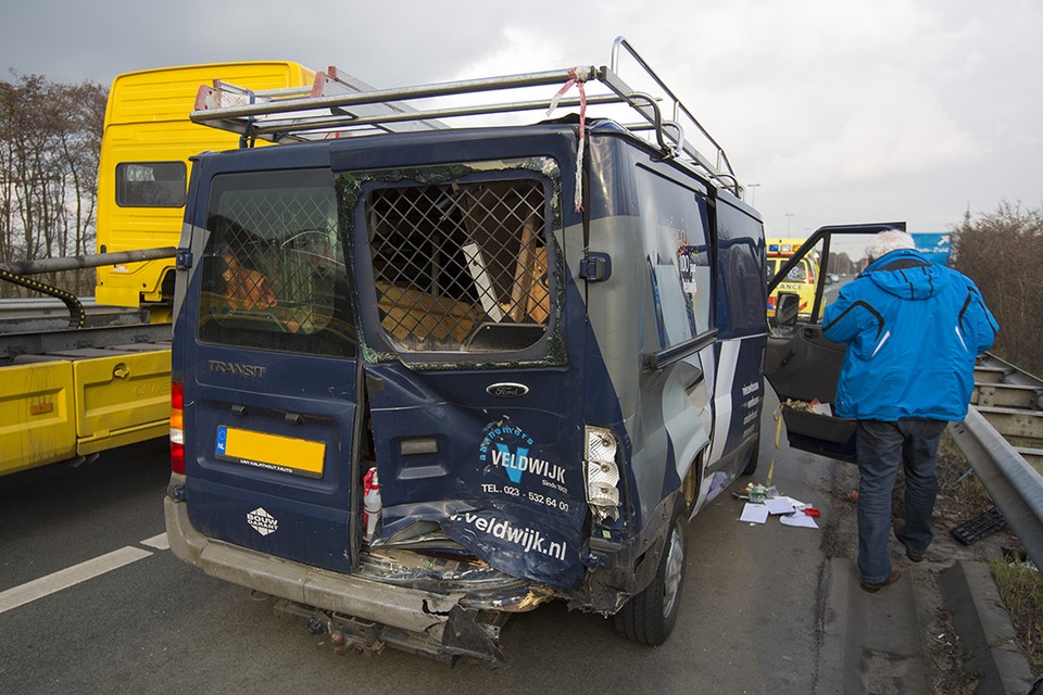 Twee gewonden bij verkeersongeval op de A200 bij de Haarlemmerliede/
Foto: Michel van Bergen