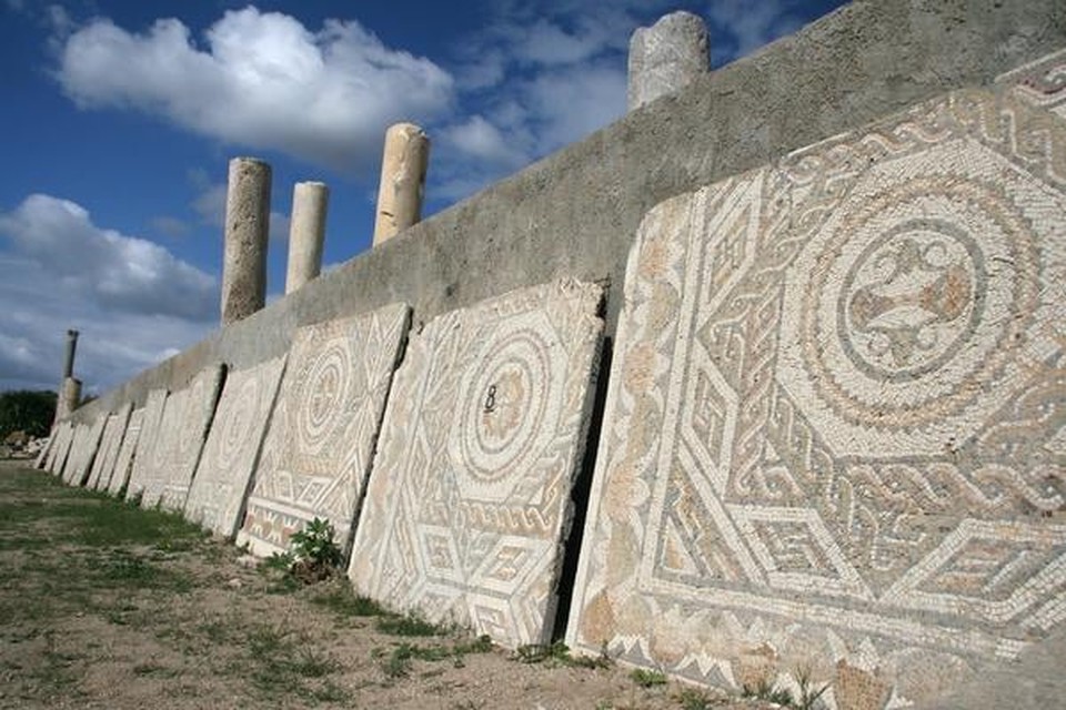 Cartago 2006, muur met mozaïkvloeren in 2006.