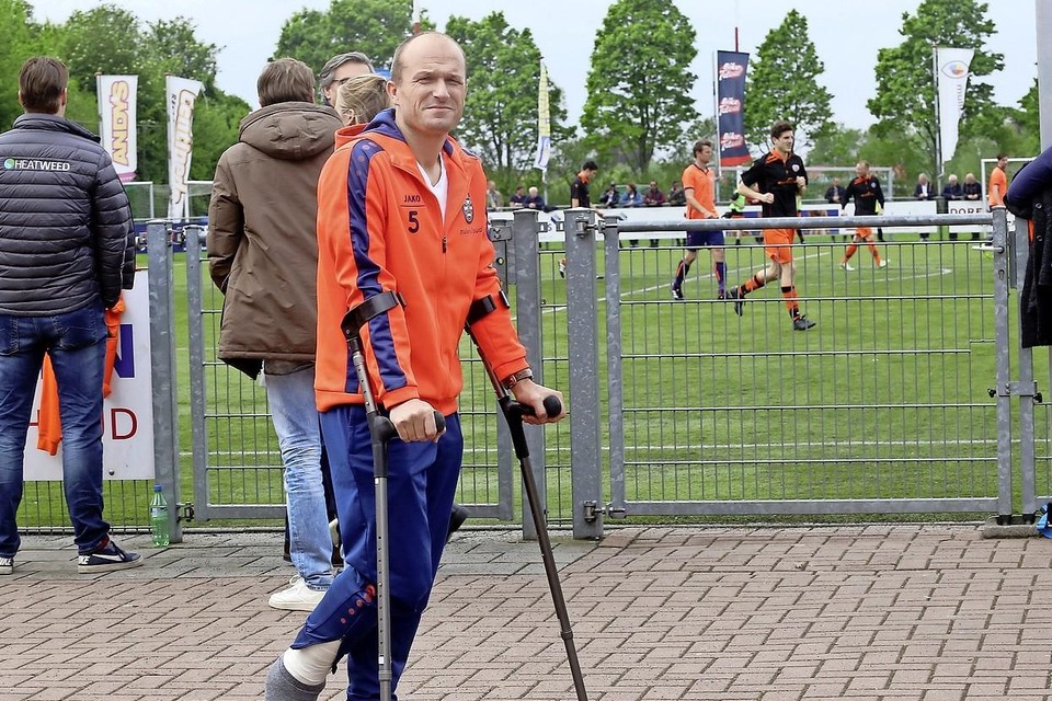 Emile Warners moest zaterdag de wedstrijd tegen De Meern vanaf de kant bekijken.