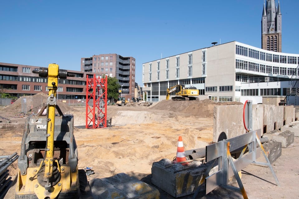 Naast Gooiland is begonnen met de bouw van een appartementencomplex.