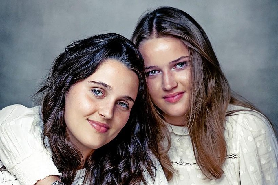 Anne (bijna 18) en Lieve (16).