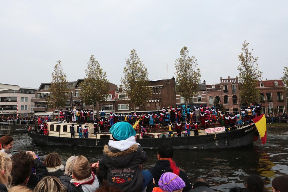 Sinterklaasintocht in Weesp in november 2016.
