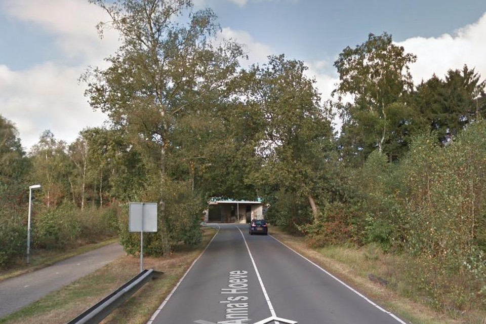 De Hilversumse werd op het fietspad langs de Weg over Anna’s Hove, vlakbij het viaduct van de A27.