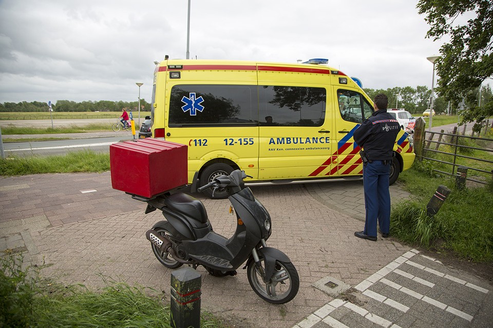 Twee gewonden na botsing in Velserbroek door windvlaag. Foto Michel van Bergen
