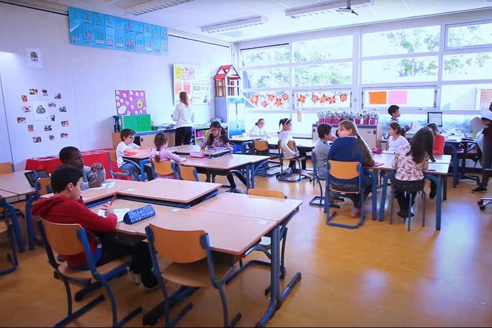 Still uit het filmpje van De Fakkel over onderwijs aan nieuwkomers.