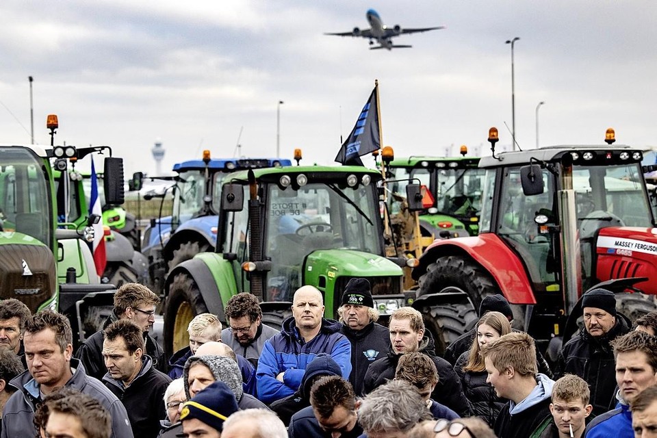 Eind vorig jaar stuurde een grote groep boze boeren hun tractors ook al richting Schiphol.