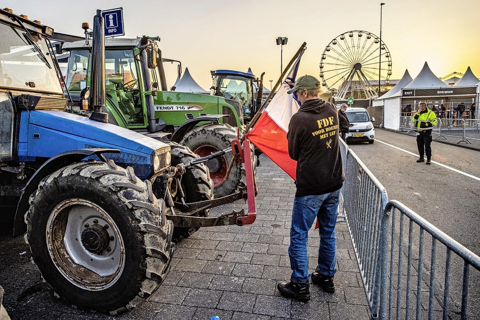 Vorig jaar werden op de toegangsweg richting het circuit nog wel een aantal tractoren als boerenprotest opgesteld.
