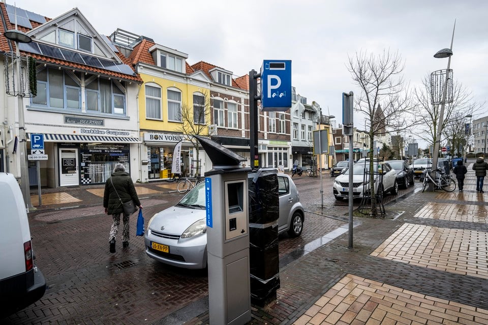 Het college van de gemeente Zandvoort stelt voor dat bezoekers 88 euro per dag betalen voor parkeren in het centrum.