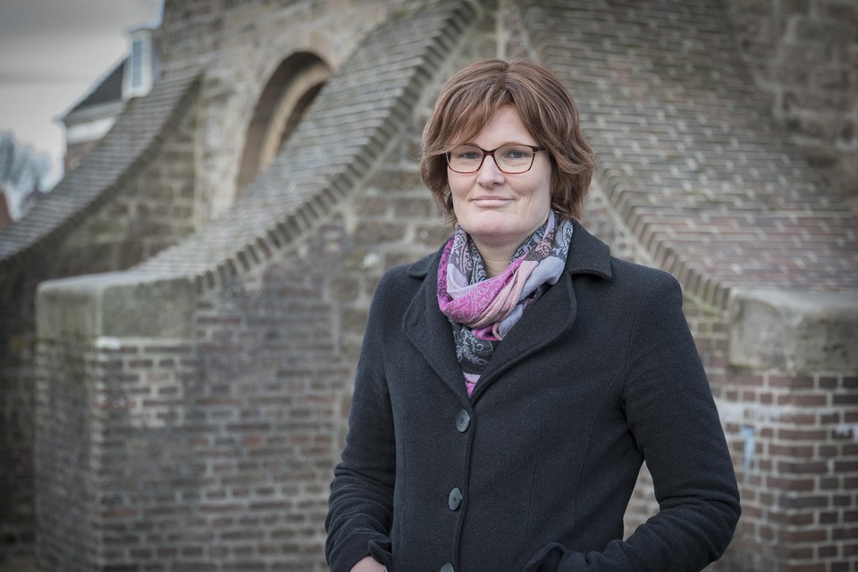 Barbara de Groot, predikant bij de Engelmunduskerk in Oud Velsen.