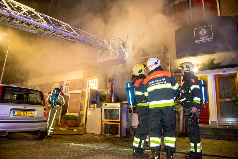 Brand in café De Rusthoek en Hotel Bloemendaal. Foto: Michel van Bergen.