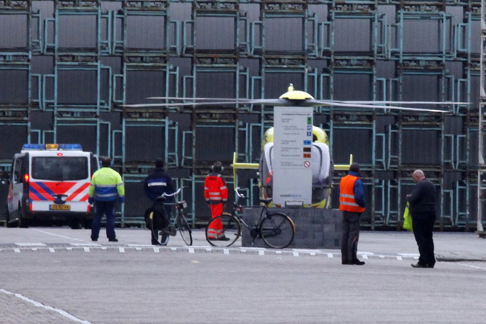 Traumahelikopter naar ongeval Polynorm Bunschoten-Spakenburg. Foto Studio Kastermans