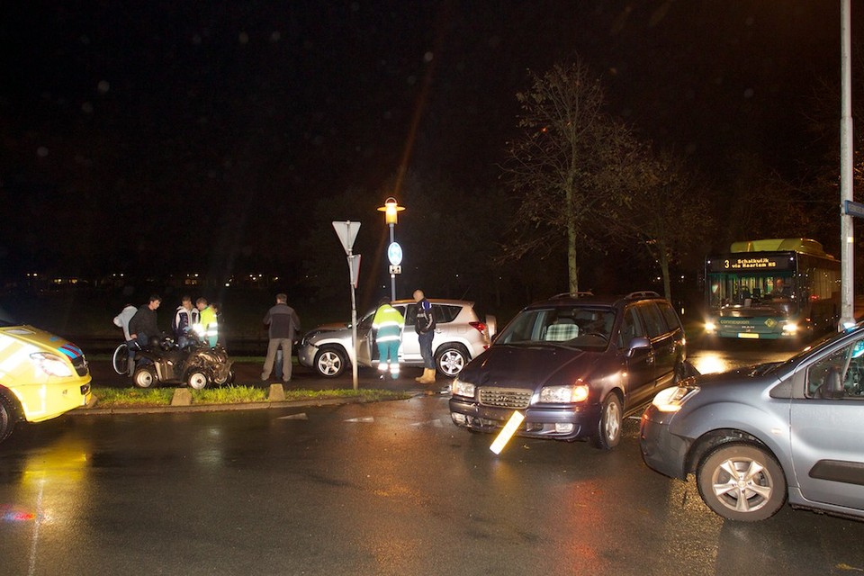 Ongeval met auto's en quad in Velserbroek. Foto: Bas Idema