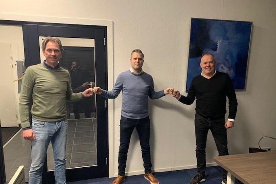 Jesse Donker (midden) volgt komende zomer Michael van den Berg op als trainer van Zuidvogels.