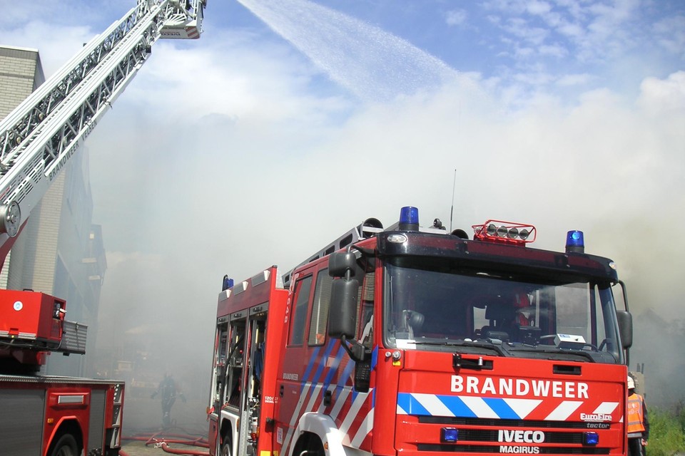 De brandweer in actie in Oud-IJmuiden.