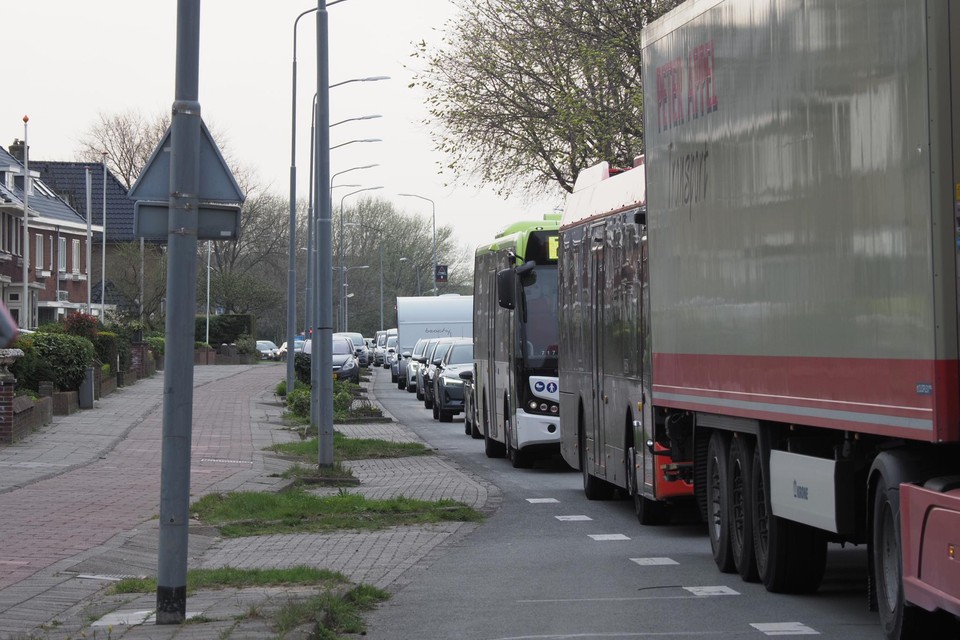 Verkeer uit de richting van IJmuiden loopt vast.