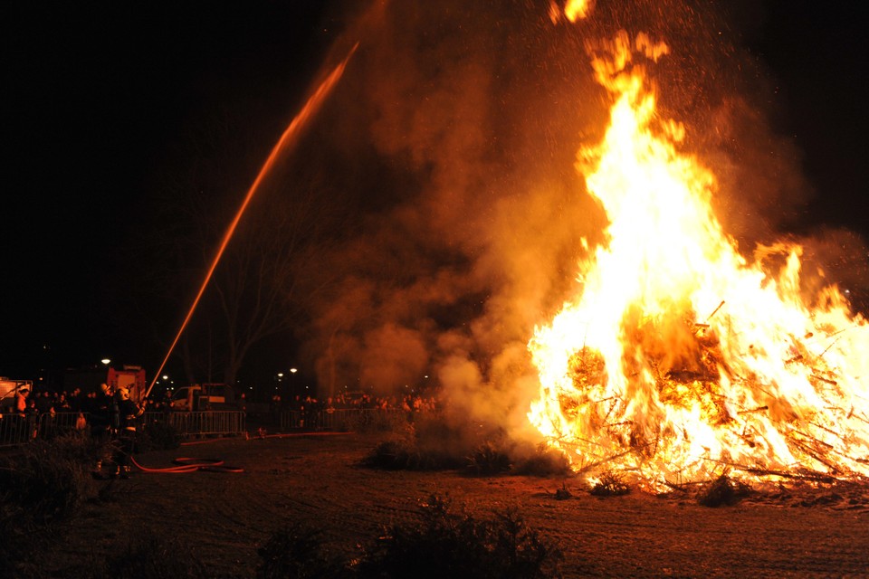 Kerstbomen verbranden, zoals vorig jaar in Beverwijk, gaat niet meer door.