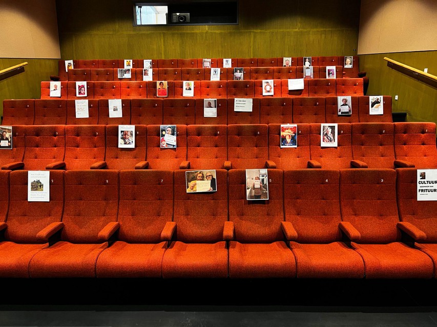 Ook in de filmzaal zijn al veel stoelen gevuld.
