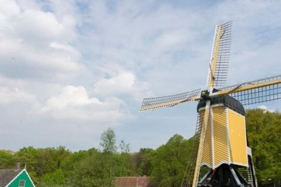 De Huizer molen staat al een eeuw in Arnhem.