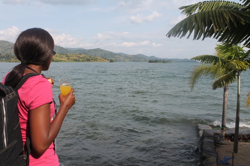 Kivumeer biedt mooie stranden, omzoomd met palmbomen, en wordt volgens de Rwanda Development Board daarom ook wel 'het St.Tropez van Afrika'. (Foto: Frans van den Houdt)