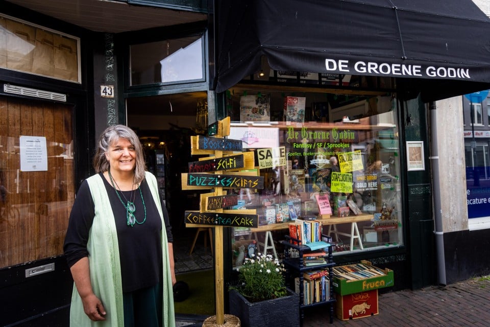 In 2019 verhuisde de Groene Godin van de Kleine Houtstraat naar de Kruisweg.