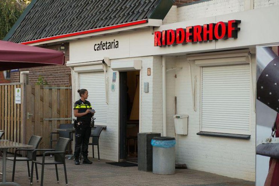 Cafetaria De Ridderhof werd dinsdagavond overvallen.