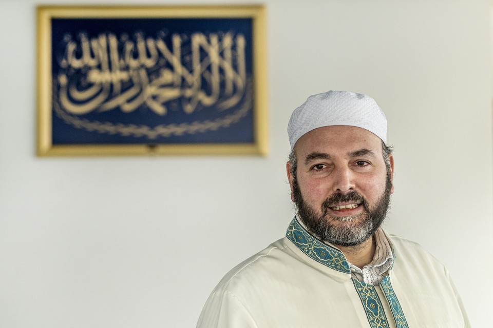 Mustafa Yildirim, de imam van de Fatih moskee.