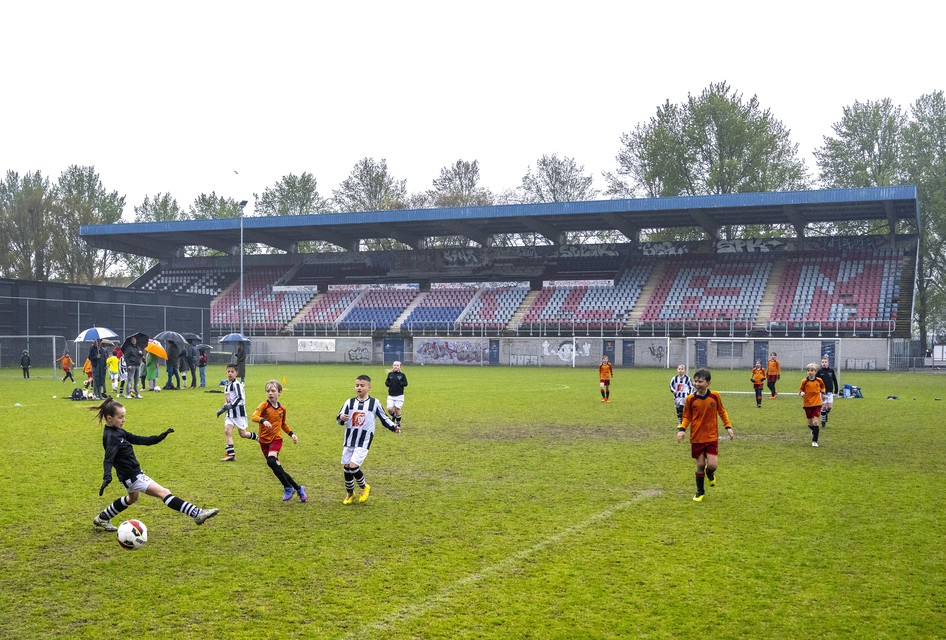 Spelertjes van de Haarlem-Kennemerland Football Club.