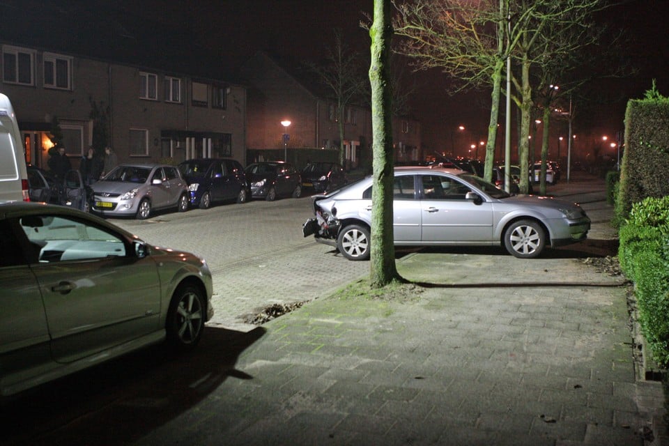 Grote ravage na joyriding Huizen. Foto: Fotomix.nl