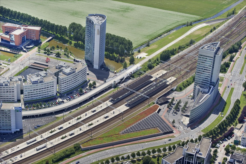 Station Hoofddorp, voor trein, bus en metro, moet het centrum worden voor de 15.000 woningen die Haarlemmermeer in de buurt wil bouwen.