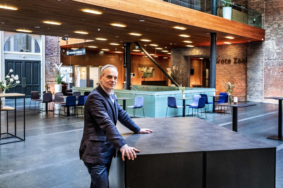 Edwin van Balken, directeur Stadsschouwburg & Philharmonie Haarlem, is benieuwd na de voorwaarden van de heropening van de cultuursector.