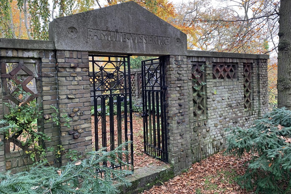 Het mausoleum van de familie Vissering op begraafplaats Driehuis-Westerveld. Dit familiegraf diende als inspiratiebron.