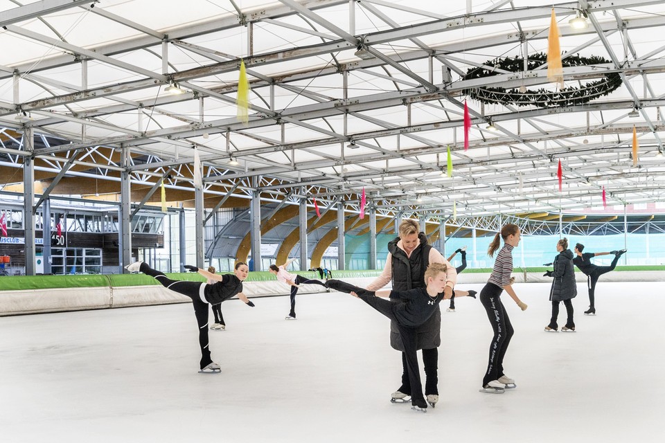 Training kunstrijden op zomerijs op de ijsbaan Haarlem, 18 juli van dit jaar.